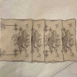 Dinner Napkins Embellished Applique Cream (4)--Size 15 1/2" X 10"